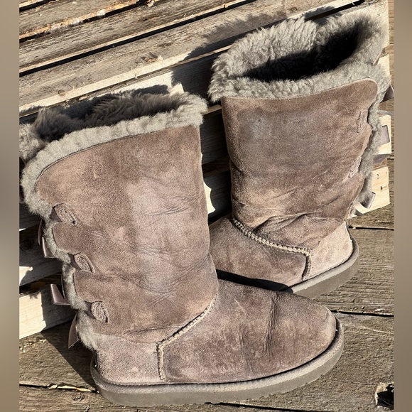 UGG Bailey Bow Tall gray suede Boots
Kids sz 13 - Picture 4 of 9